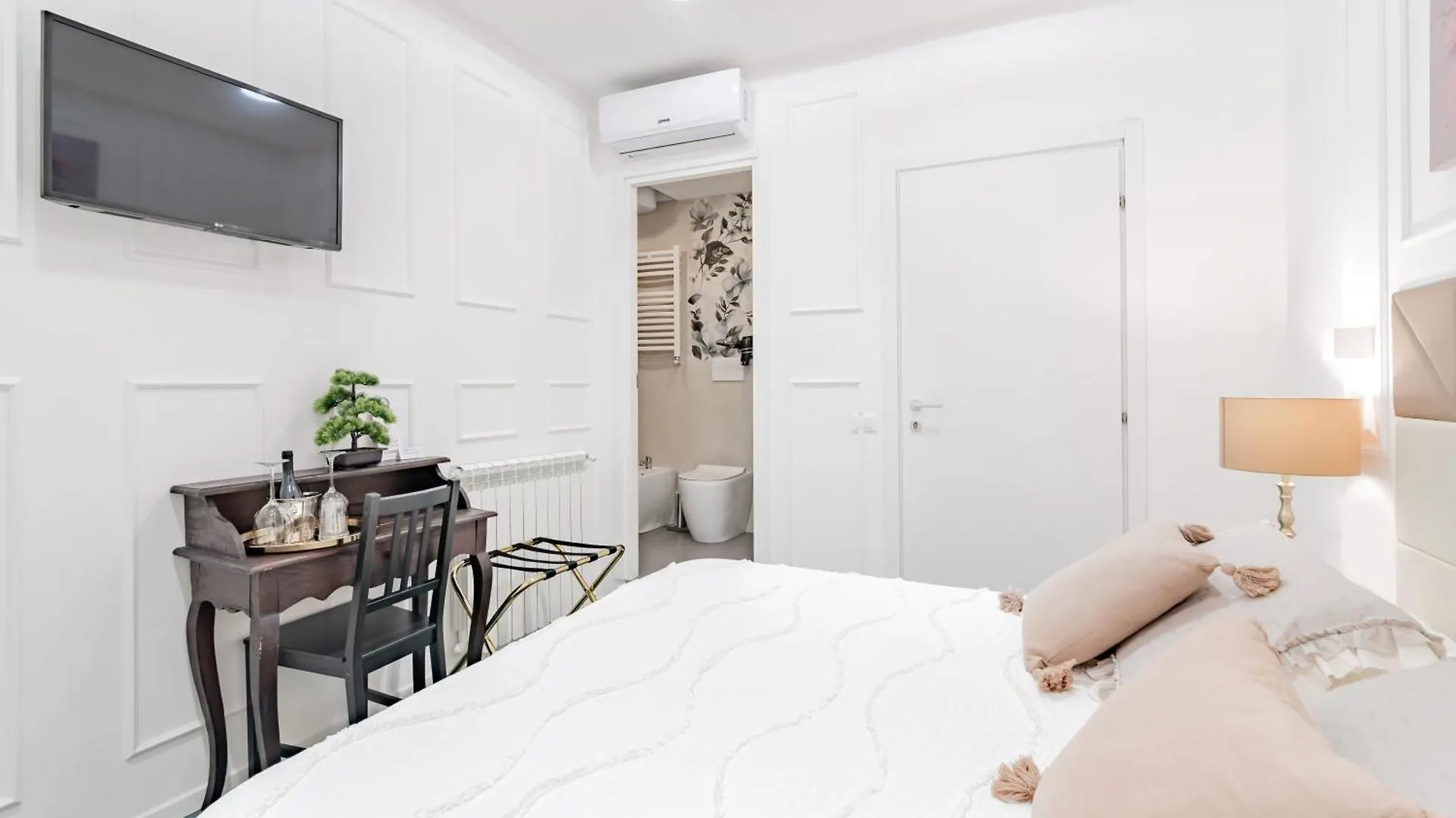Hotel Glint House Roma 0*,  Italia