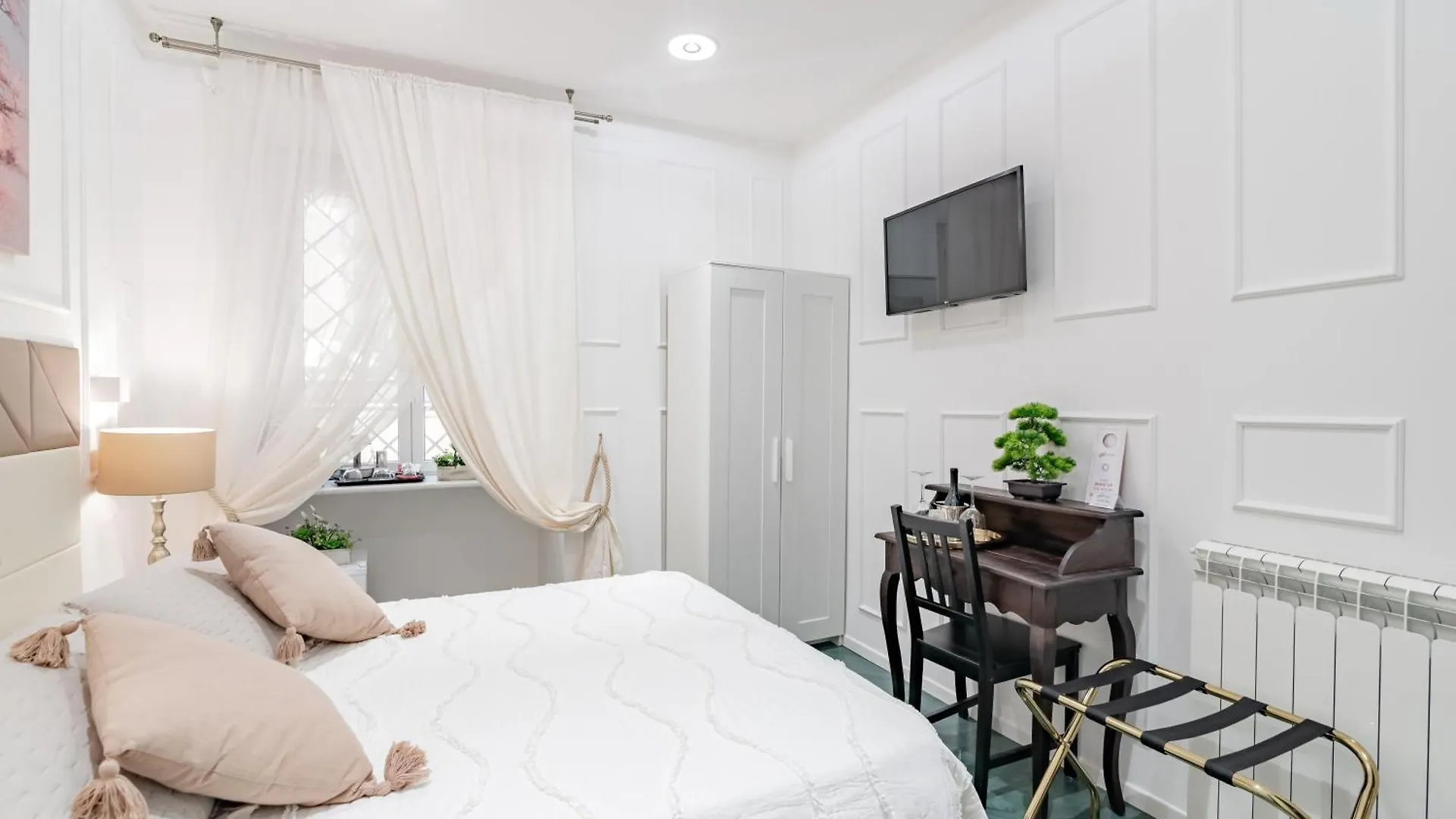 Hotel Glint House Roma 0*,  Italia