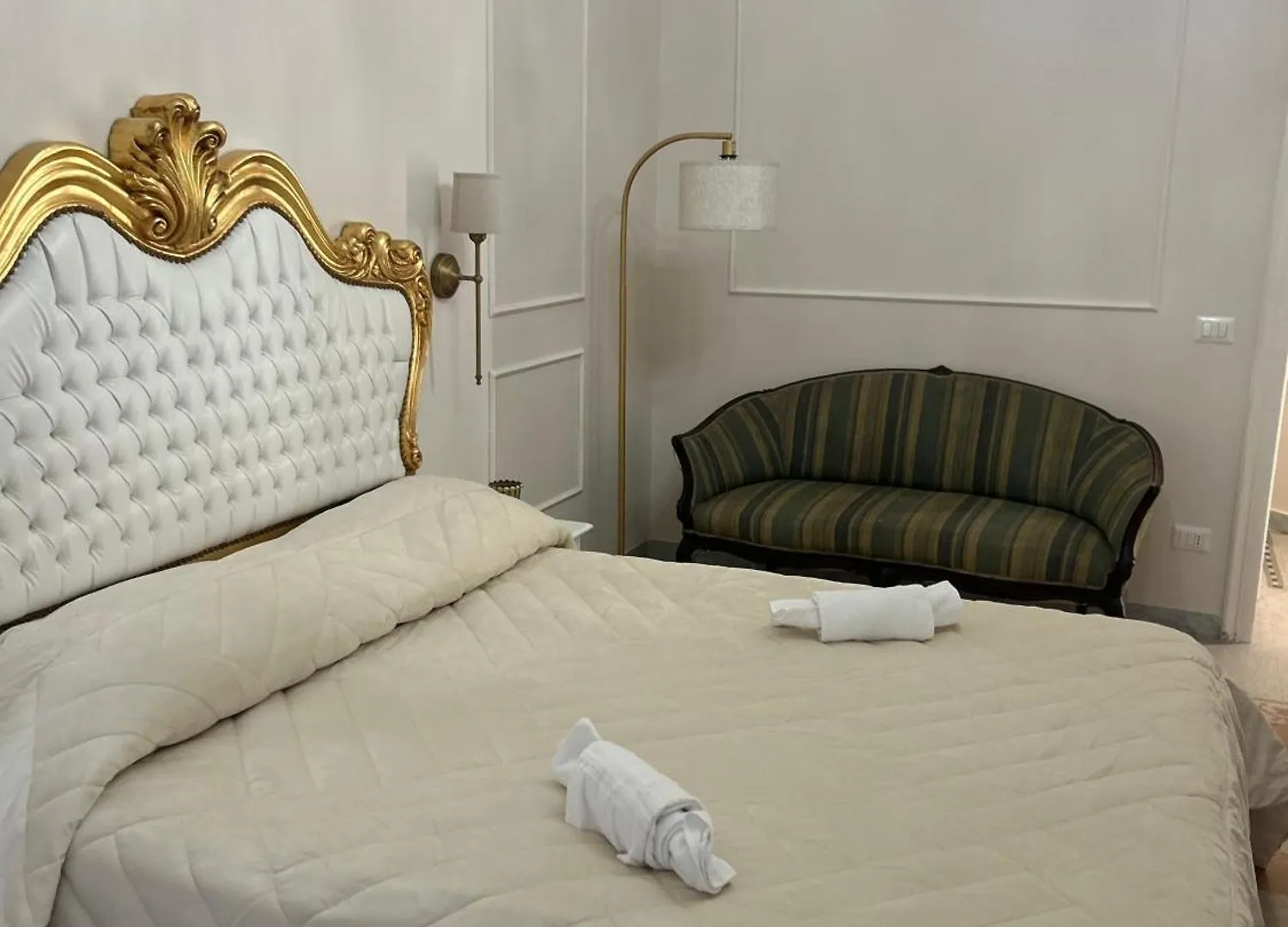 Hotel Glint House Roma 0*,  Italia